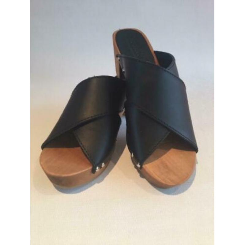 Sanita Wood Ennike Sandal Embossed Leather Black 40