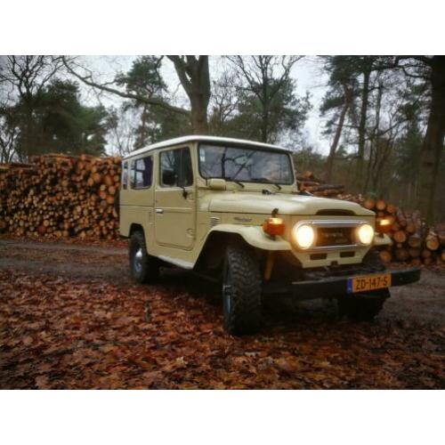 Bj 43 Toyota Landcruiser 1978 beige