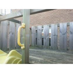 Speeltoestel (junglegym) met glijbaan