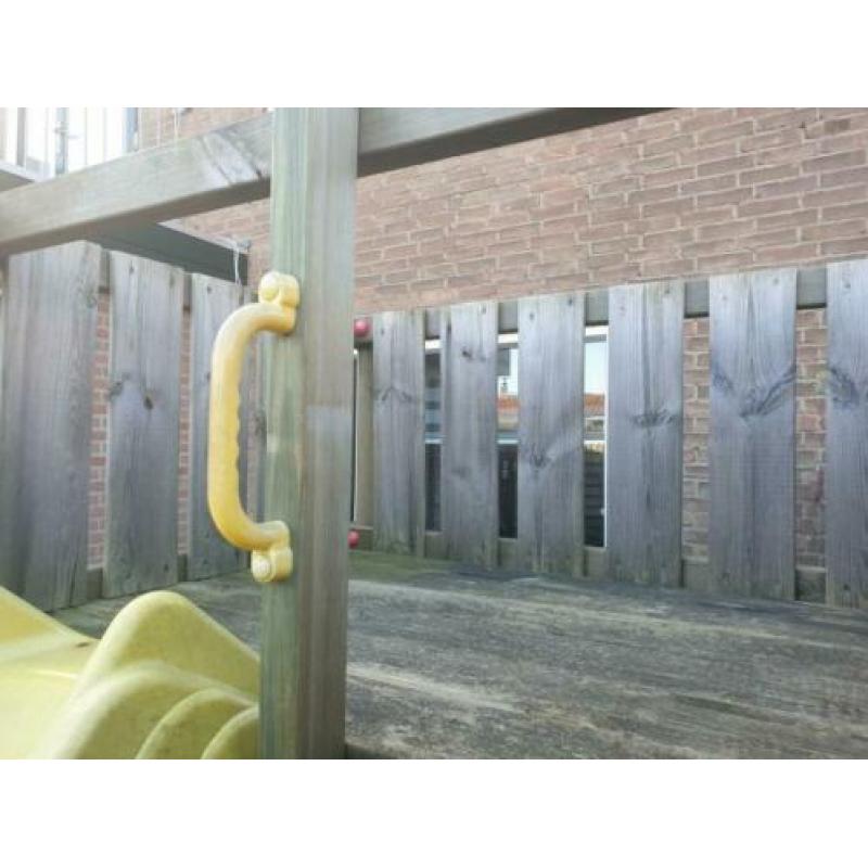 Speeltoestel (junglegym) met glijbaan