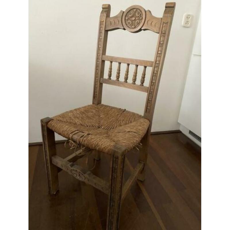 Houten stoel met riet