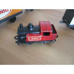 spar trein/ wagons / locomotief met wagonnetjes