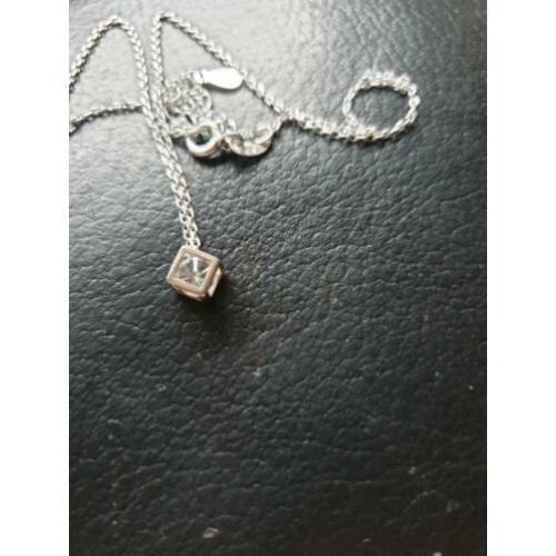Fijne mooie zilveren ketting met in kubus zirkonia