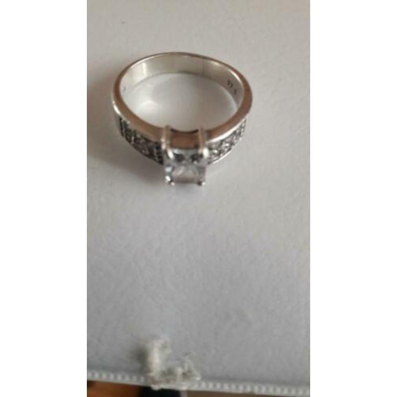 Mooi zilveren ring