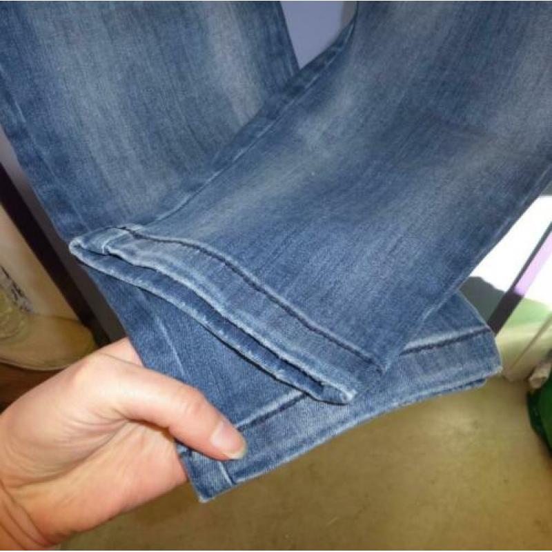 Deyk jeans model Harper. Lichtblauw knie naden 33 L 30273