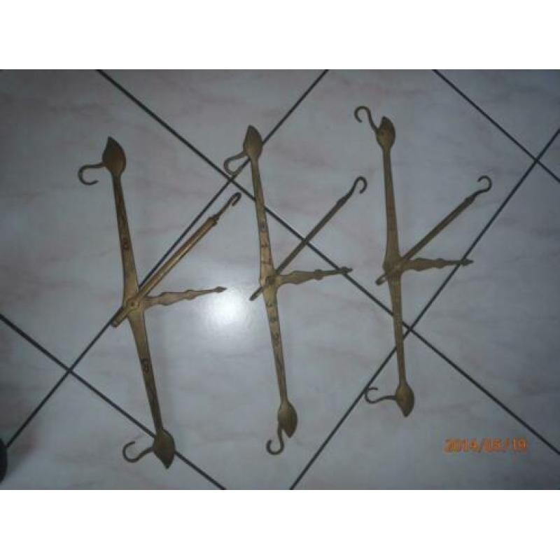 3 Oude Kopere Hangers