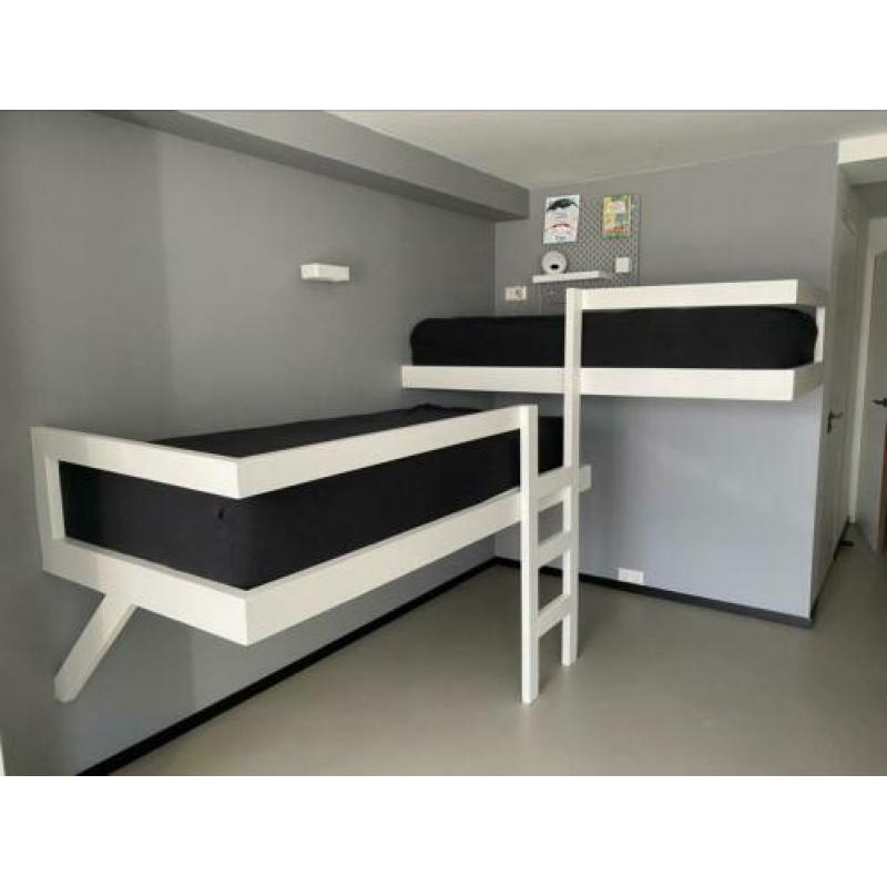 Hoek stapelbed / hoogslaper incl top matrassen en bedbodems