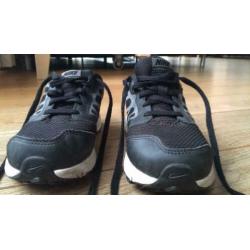 Nike hardloopschoenen maat 32