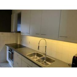 Keuken parallel wit 2 x 3,20m, 28 maart beschikbaar