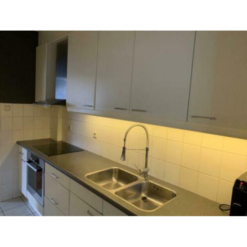 Keuken parallel wit 2 x 3,20m, 28 maart beschikbaar