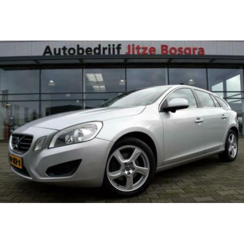 Volvo V60 2.0 D3 Momentum Full Map Navi, ECC, Trekhaak, 17 I