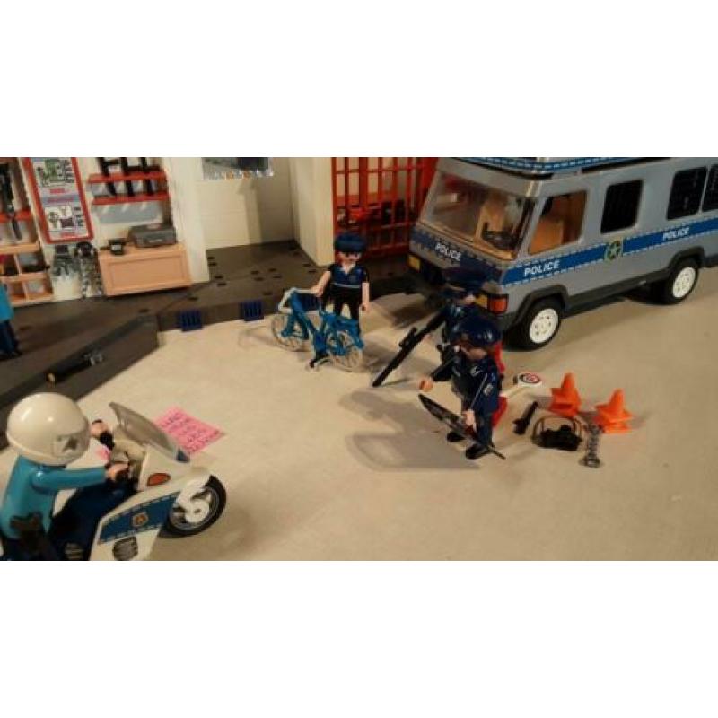 4263 politieburo met uitbouw en 3 sets