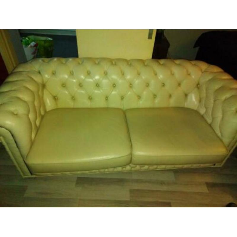 Chesterfield Chapel 2-zits bank en fauteuil crème kleurig