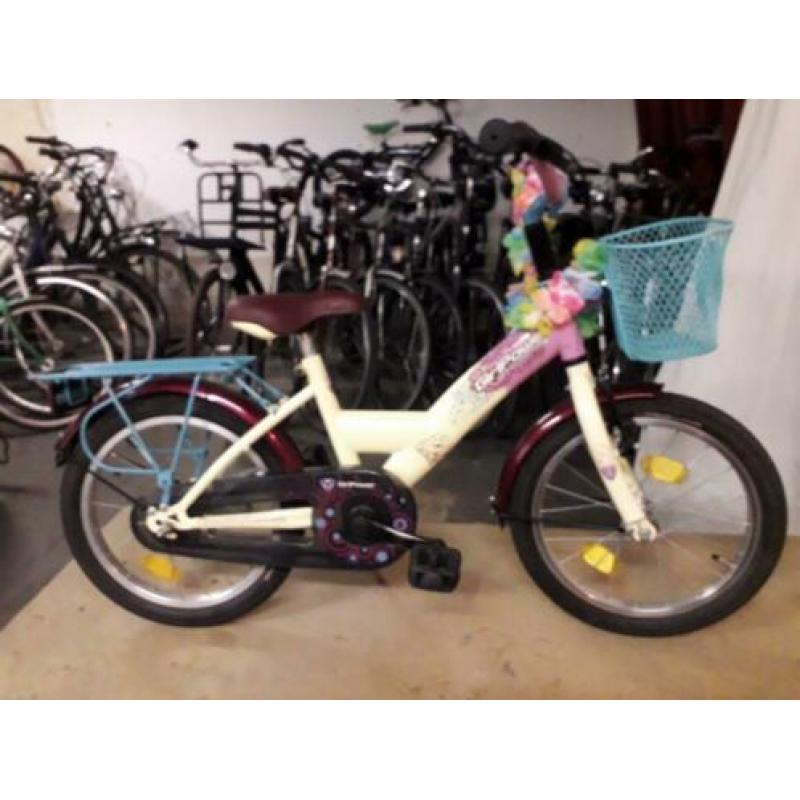 Te koop 1of 2 meisjesfietsen zelfde type 16inch framem 32