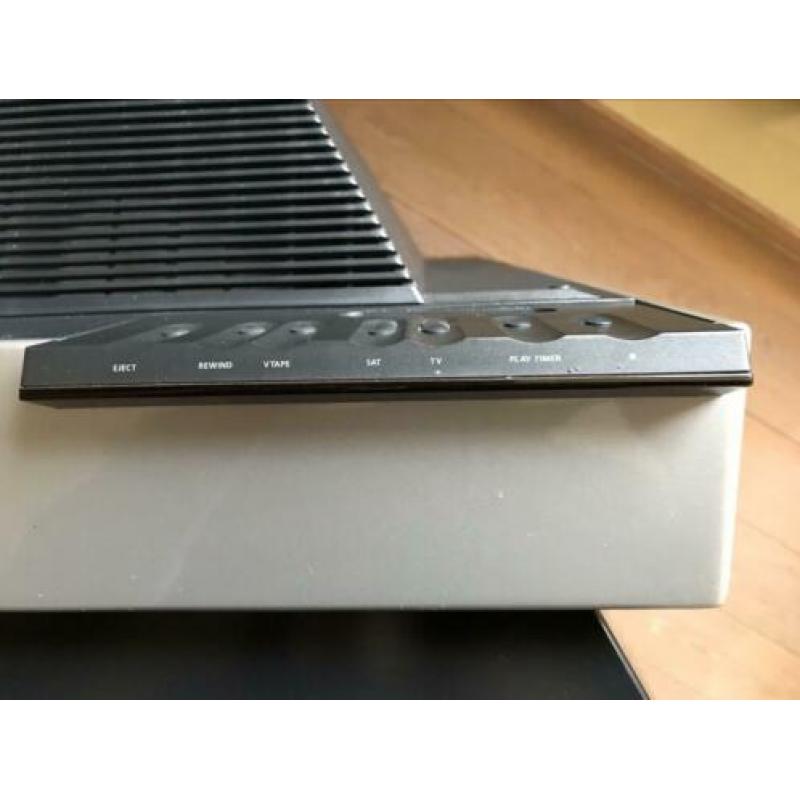 B&O Beovision Avant 28”