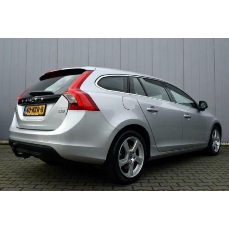 Volvo V60 2.0 D3 Momentum Full Map Navi, ECC, Trekhaak, 17 I