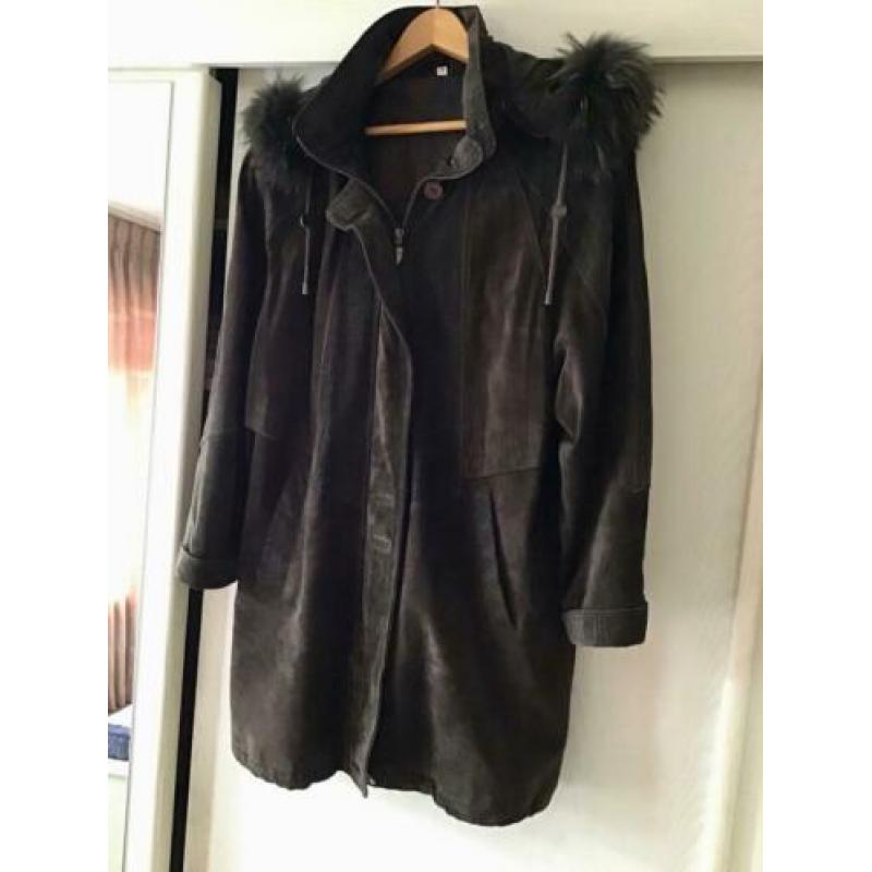 Te koop suède leren jas maat 40. Zgan