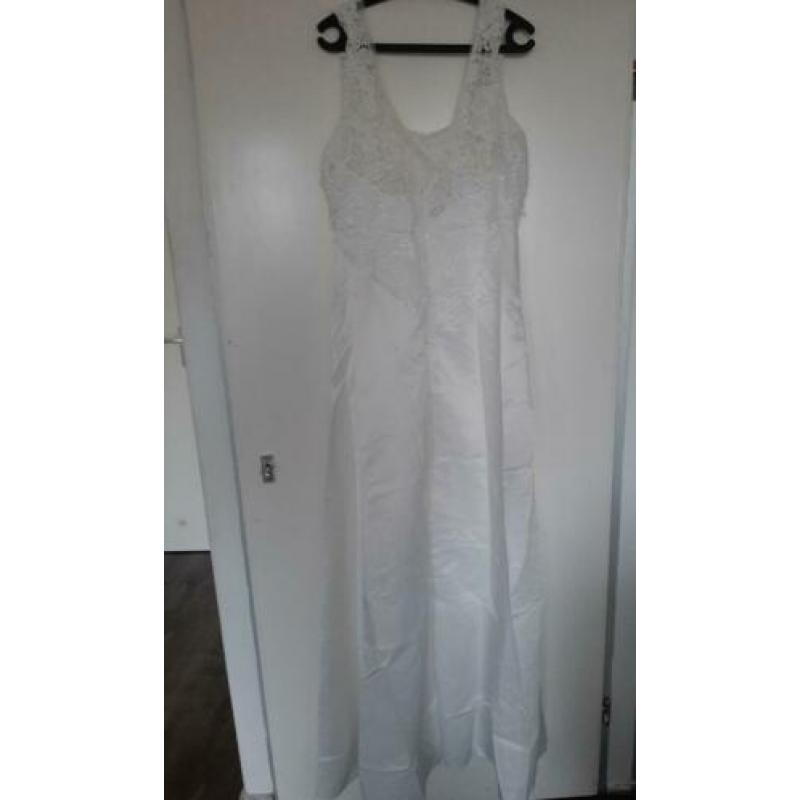 Mooie witte trouwjurk