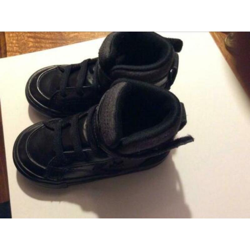 Converse jongengschoen maat 23