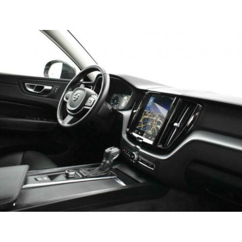 Volvo XC60 2.0 D4 AWD 190 PK AUT8 MOMENTUM + LEDER / PANORAM