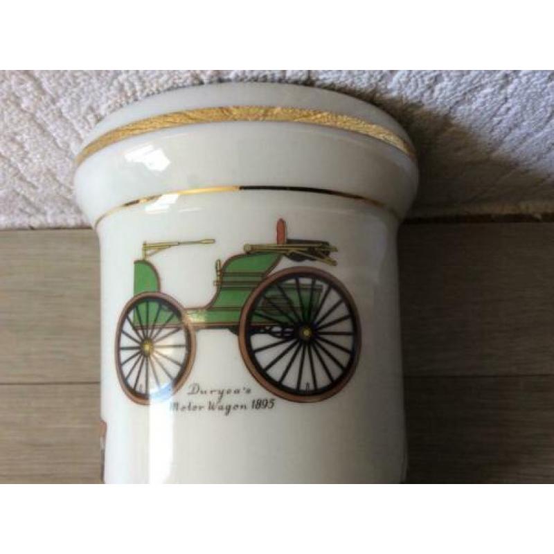 Apothekerspot met afbeeldingen van oude auto's
