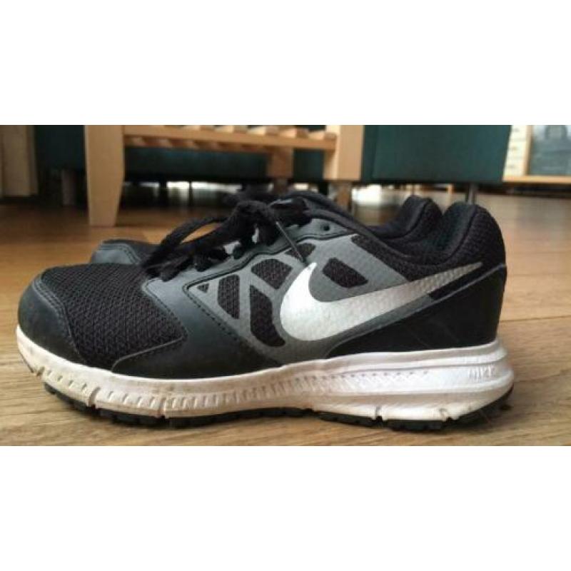 Nike hardloopschoenen maat 32