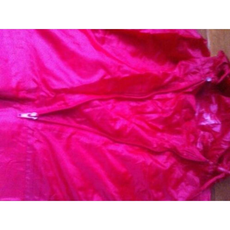 Regenponcho rood. ALS NIEUW! One Size. Merk = X-TRAVEL