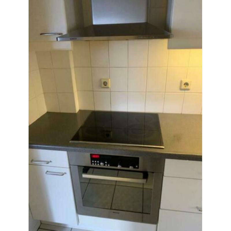 Keuken parallel wit 2 x 3,20m, 28 maart beschikbaar