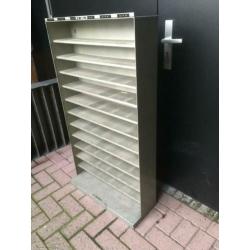 2 mooie kasten voor mancave of schuur werkplaats voor bakjes
