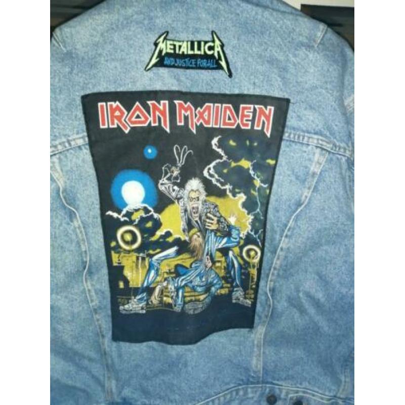Spijkerjack met rock band iron maiden application op rug maa