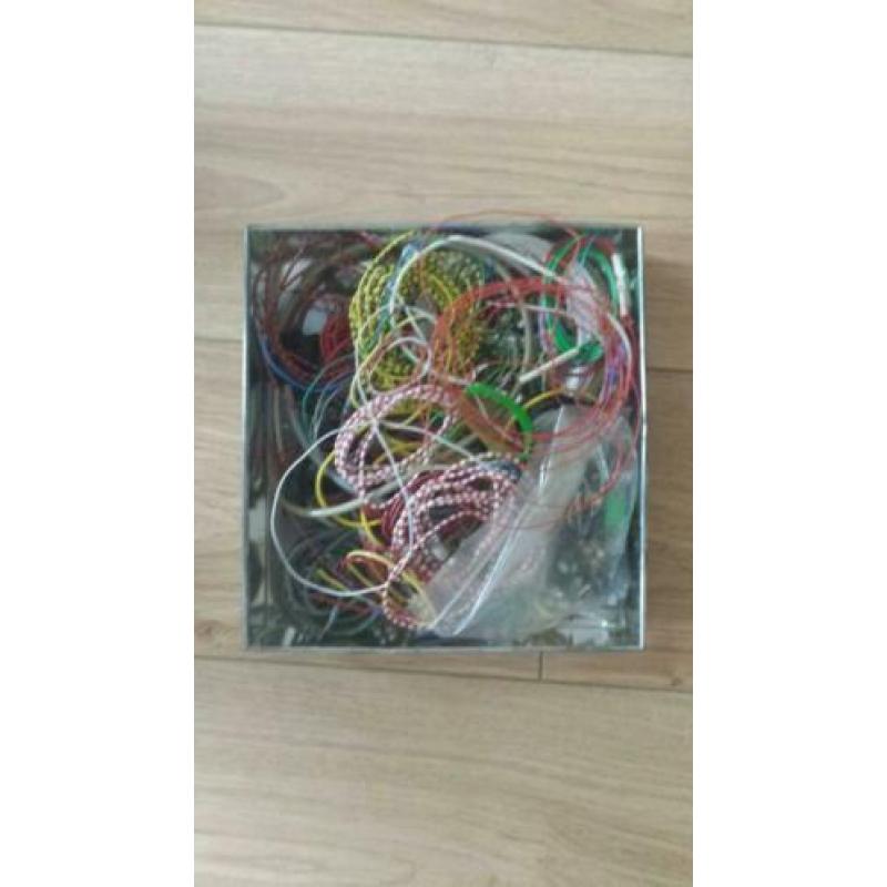2 dozen vol met Trix modeltreinen