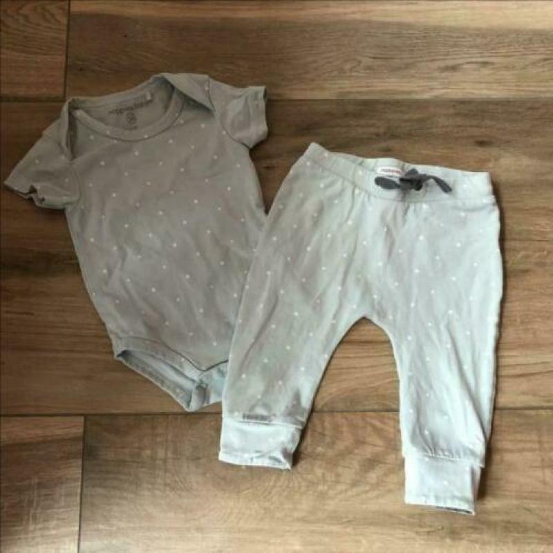 Noppies romper en broekje maat 56/62
