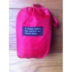 Regenponcho rood. ALS NIEUW! One Size. Merk = X-TRAVEL