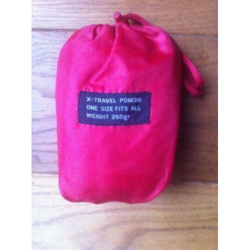 Regenponcho rood. ALS NIEUW! One Size. Merk = X-TRAVEL