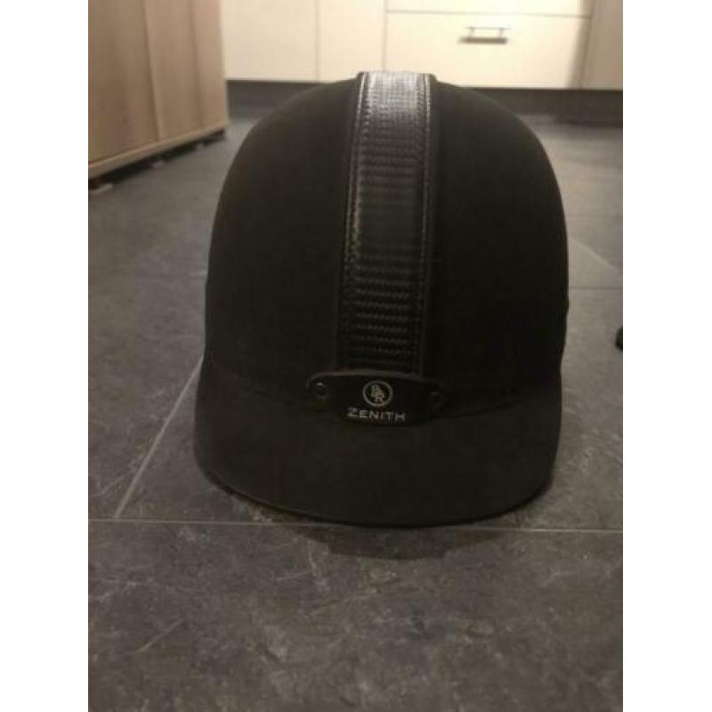 Paardrijkleding en cap maat 55