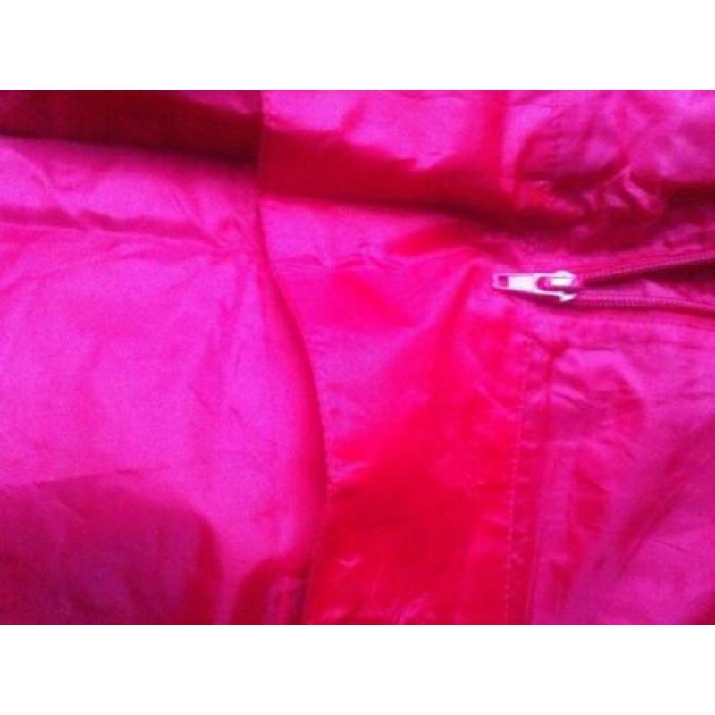 Regenponcho rood. ALS NIEUW! One Size. Merk = X-TRAVEL