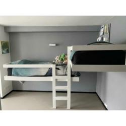 Hoek stapelbed / hoogslaper incl top matrassen en bedbodems