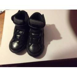 Converse jongengschoen maat 23