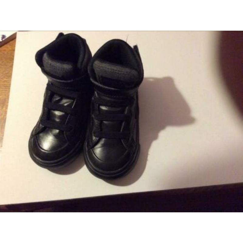 Converse jongengschoen maat 23
