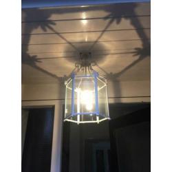 landelijke witte lamp, brokant, ijzer met bloemetjes