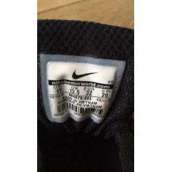 Nike hardloopschoenen maat 32