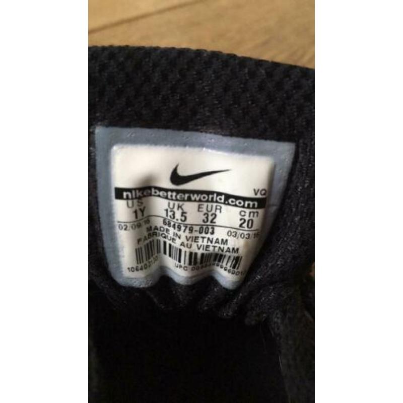 Nike hardloopschoenen maat 32