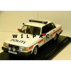 Volvo 240 gl 1:18. Noorse. Politie. Politie. Minichamps