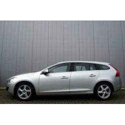 Volvo V60 2.0 D3 Momentum Full Map Navi, ECC, Trekhaak, 17 I