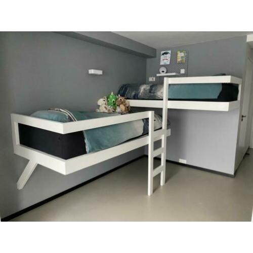 Hoek stapelbed / hoogslaper incl top matrassen en bedbodems