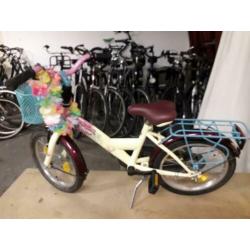 Te koop 1of 2 meisjesfietsen zelfde type 16inch framem 32