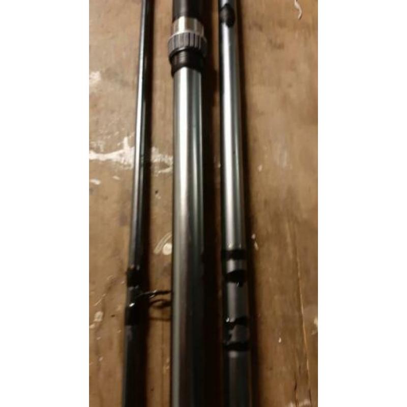 Te koop: Opknap hengel, 4, 20 m; 2 ogen kapot