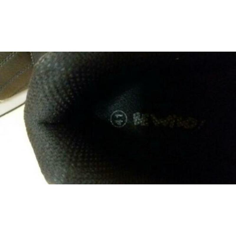Nieuwe zwarte schoenen/ gympen