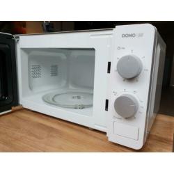 Eenvoudige, vrijwel nieuwe, magnetron, 700 Watt