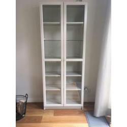 Vitrinekast / boekenkast ( Ikea Billy )met extra glasplaat